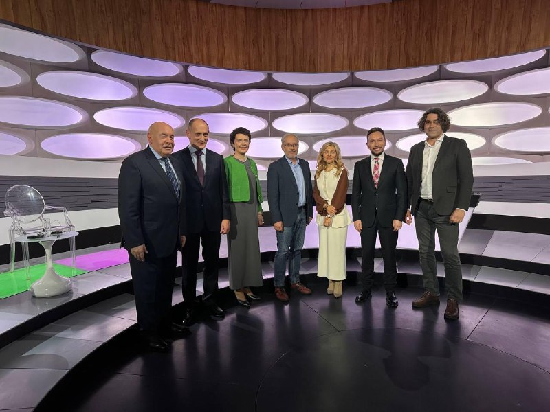 Друзья, приглашаю вас посмотреть сегодня программу «Агора» с Михаилом Швыдким на телеканале «Культур...