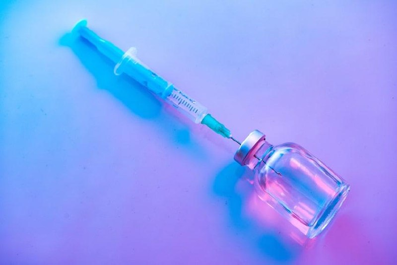 Сегодня в России зарегистрировали первую отечественную вакцину аАКДС-М для профилактики коклюша, диф...